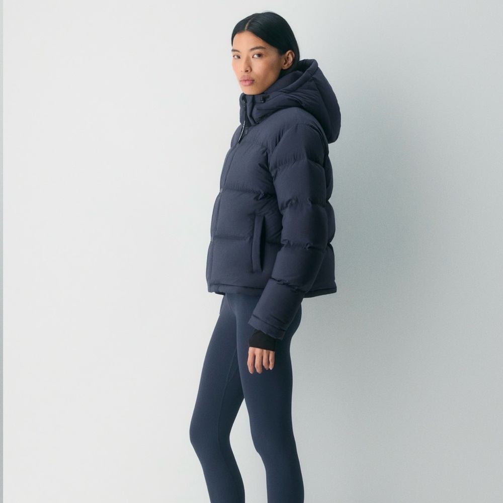Women's Aritiza Super Puff Jacket in Navy Blue